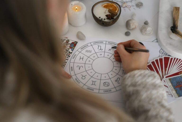 Astrologia e ansiedade: seu mapa astral pode esclarecer suas emoções?