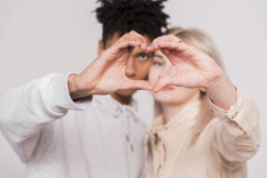 Signos zodiacales y cómo influyen en tu forma de amar