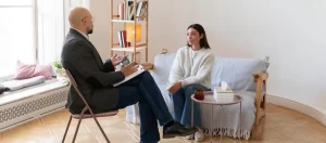 Cómo la terapia Gestalt ayuda con el insomnio y el estrés